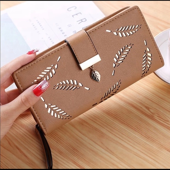 Tan women’s wallet leaf embellishments - Picture 7 of 8
